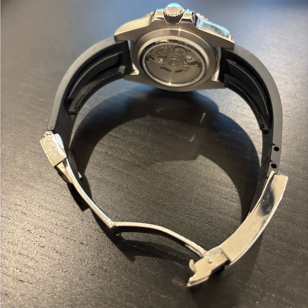 Seiko Black and Silver Men's Watch - Picture 6 of 8